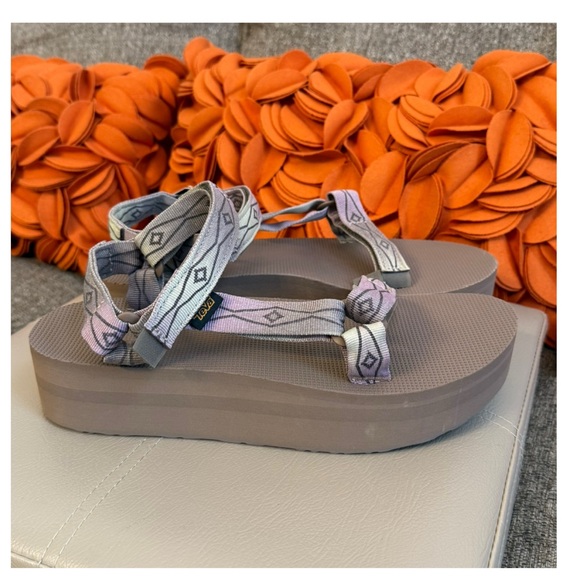 Teva Shoes - ❣️🆕Teva Flatform Universal Sunscape Sandals in Waterless Neutral Shade❣️